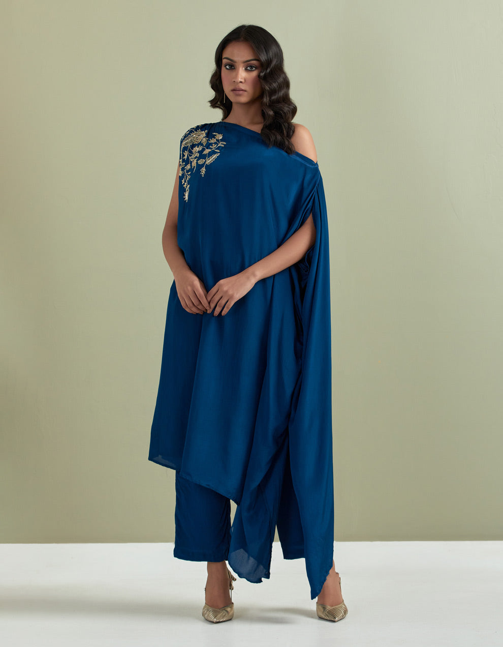 Blue embroidered crepe kurta with pants -  Set of 2