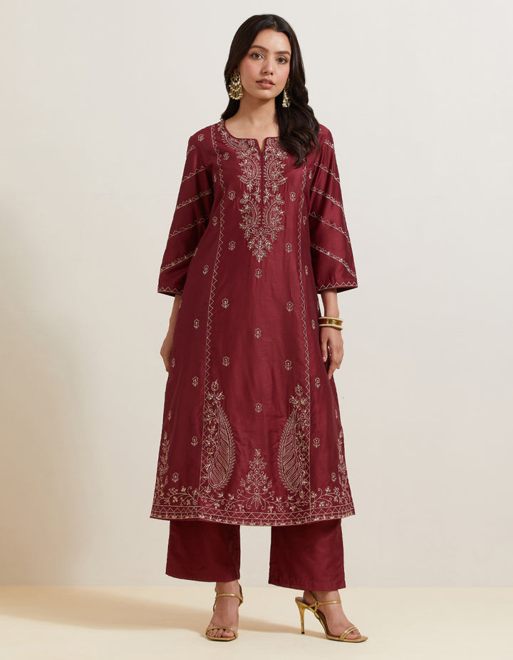 Maroon embroidered chanderi silk kurta with pants and shimmer organza dupatta- Set of 3