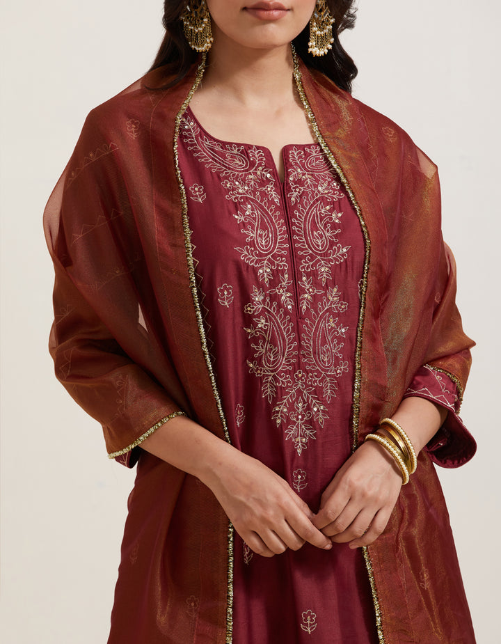 Maroon embroidered chanderi silk kurta with pants and shimmer organza dupatta- Set of 3