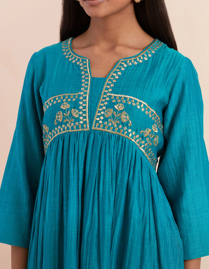 Turqoise embroidered soft chanderi kurta with pants and dupatta- Set of 3