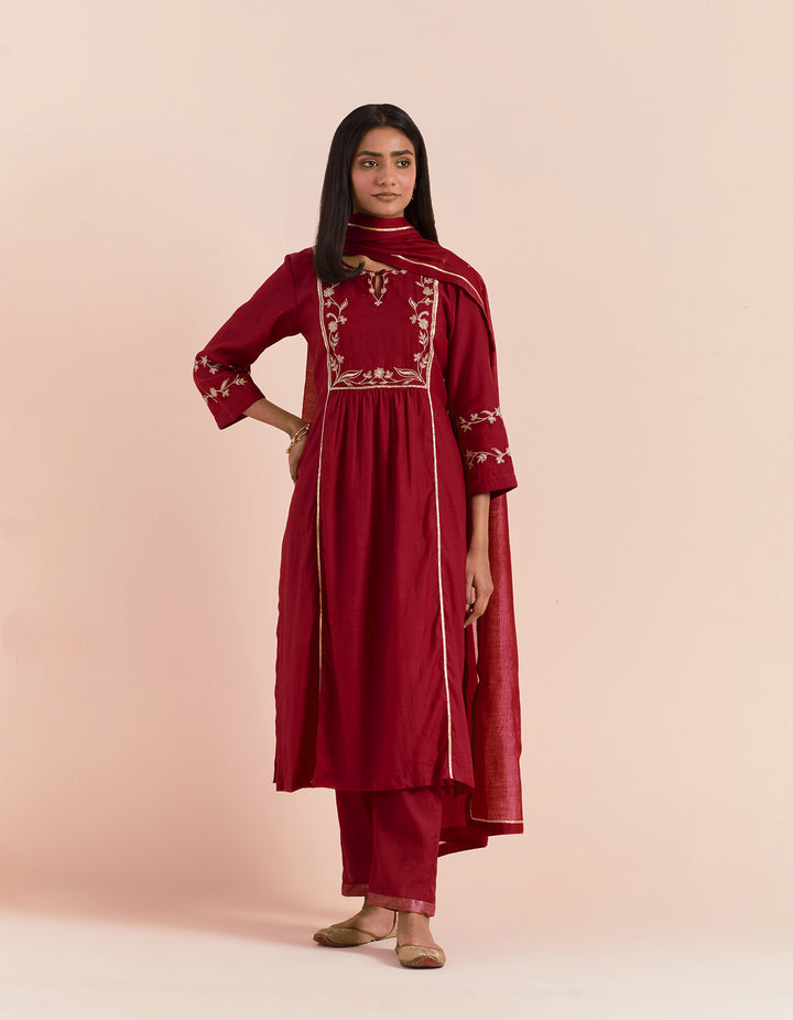 Red embroidered chanderi silk kurta with pants and dupatta - Set of 3