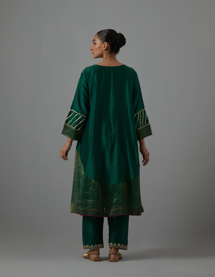 Green embroidered chanderi kurta with pants and dupatta - Set of 3