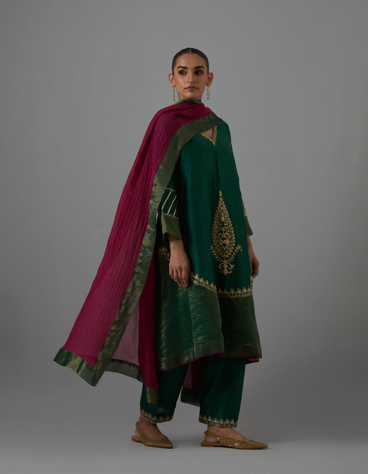 Green embroidered chanderi kurta with pants and dupatta - Set of 3