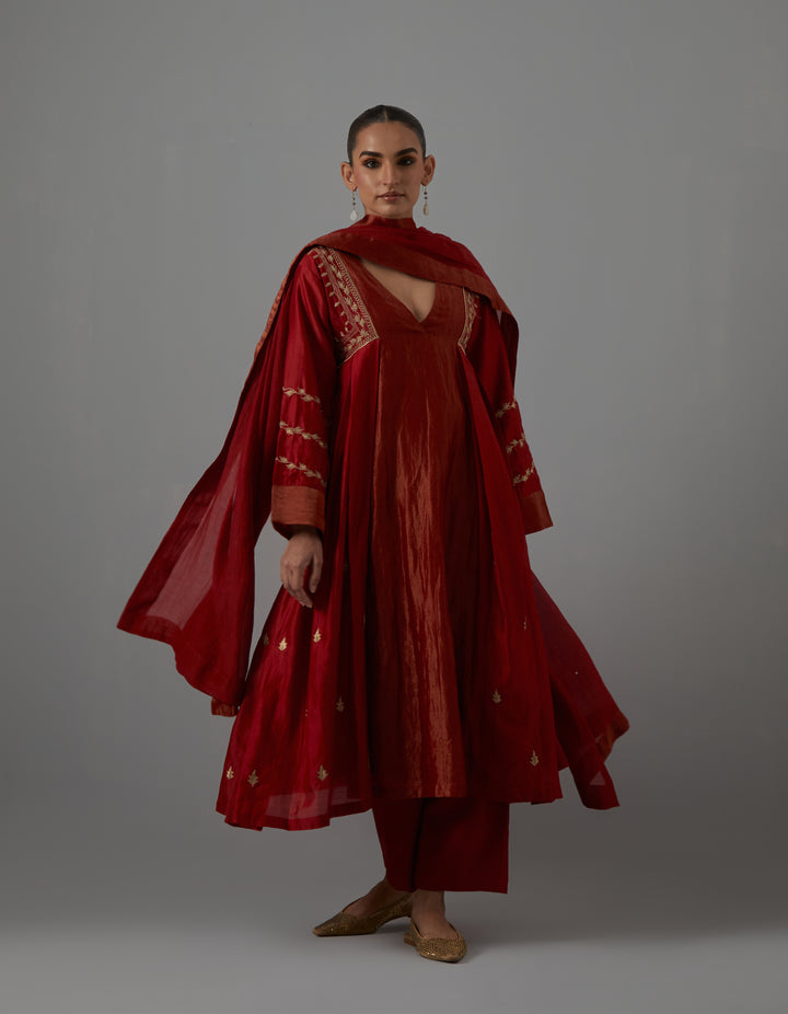 Red embroidered chanderi kurta with pants and dupatta - Set of 3