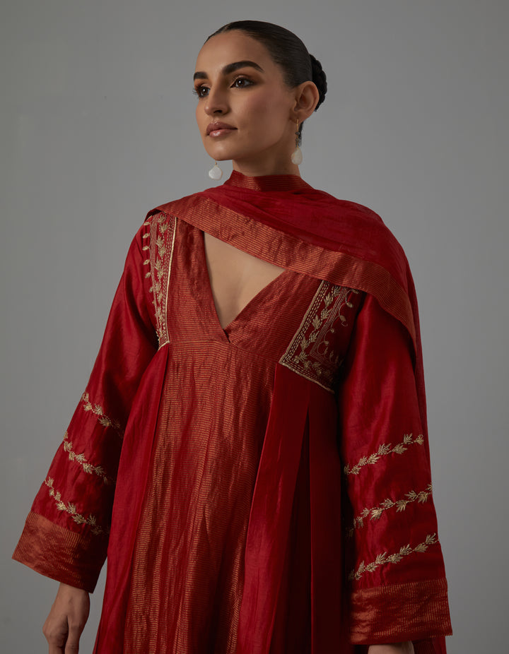 Red embroidered chanderi kurta with pants and dupatta - Set of 3