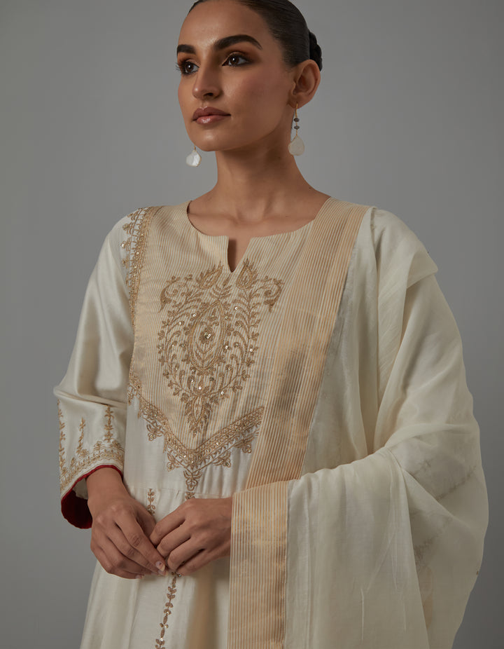 White embroidered chanderi kurta with pants and dupatta - Set of 3