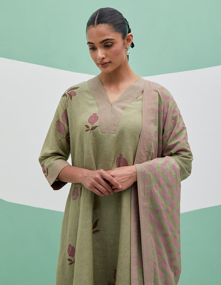 Green linen kurta with pant and dupatta - Set of 3