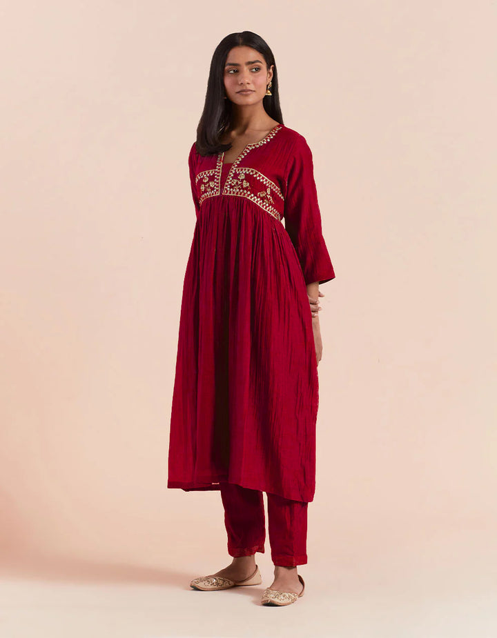 Red embroidered soft chanderi kurta with pants and dupatta- Set of 3