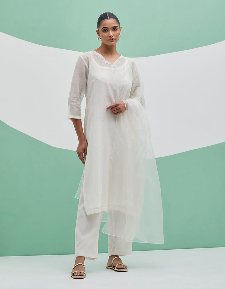 White chanderi kurta with pants and organza dupatta - Set of 3