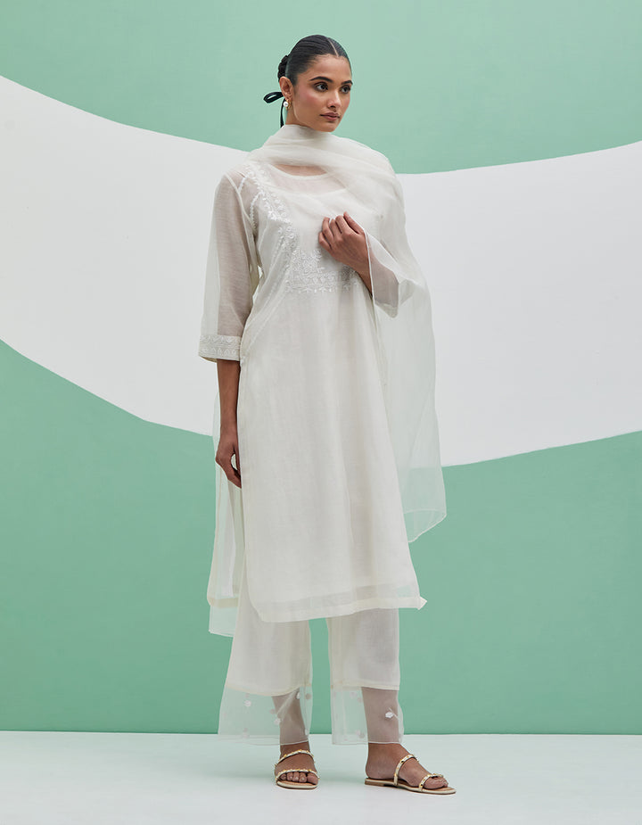 White chanderi kurta with pants and organza dupatta - Set of 3