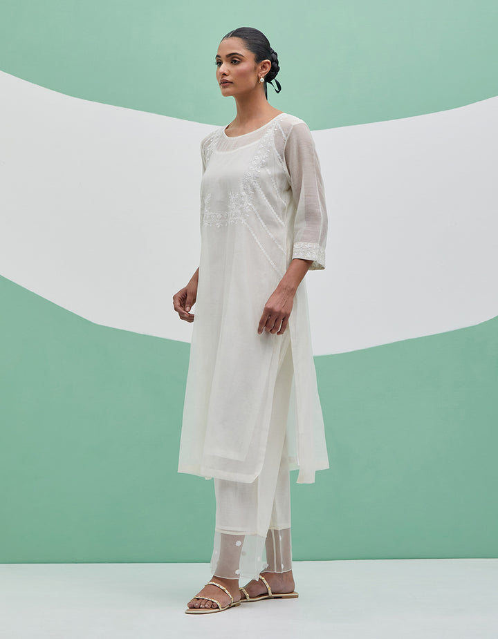 White chanderi kurta with pants and organza dupatta - Set of 3