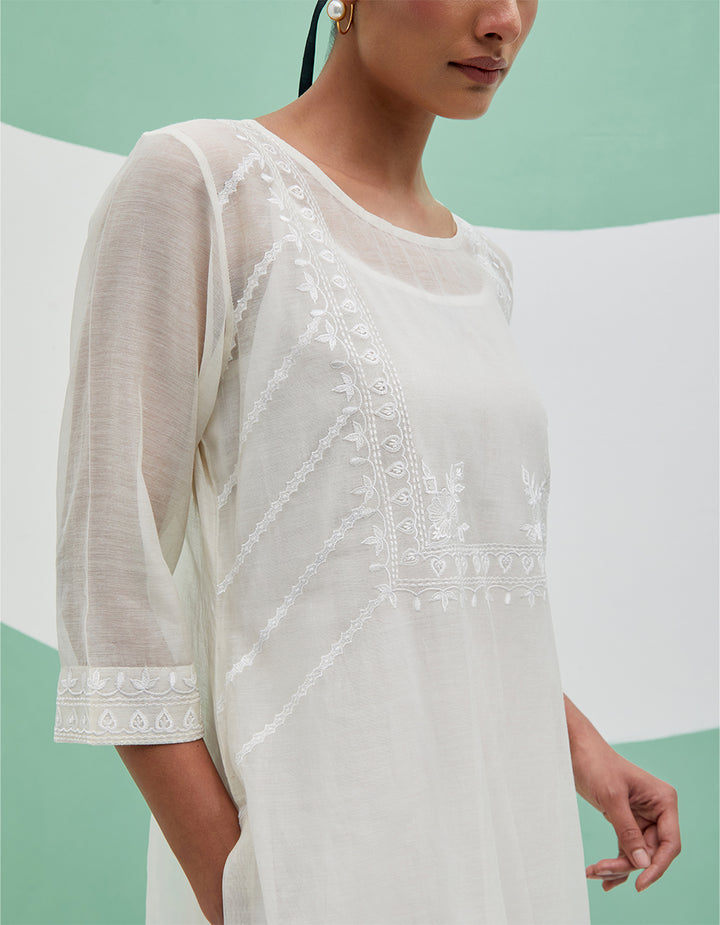 White chanderi kurta with pants and organza dupatta - Set of 3