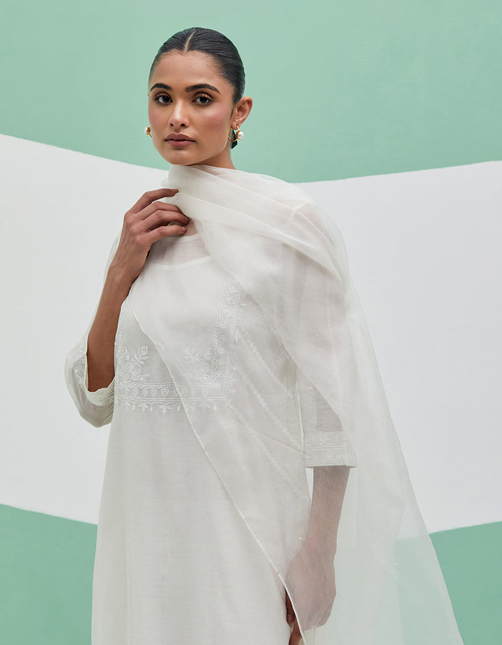 White chanderi kurta with pants and organza dupatta - Set of 3