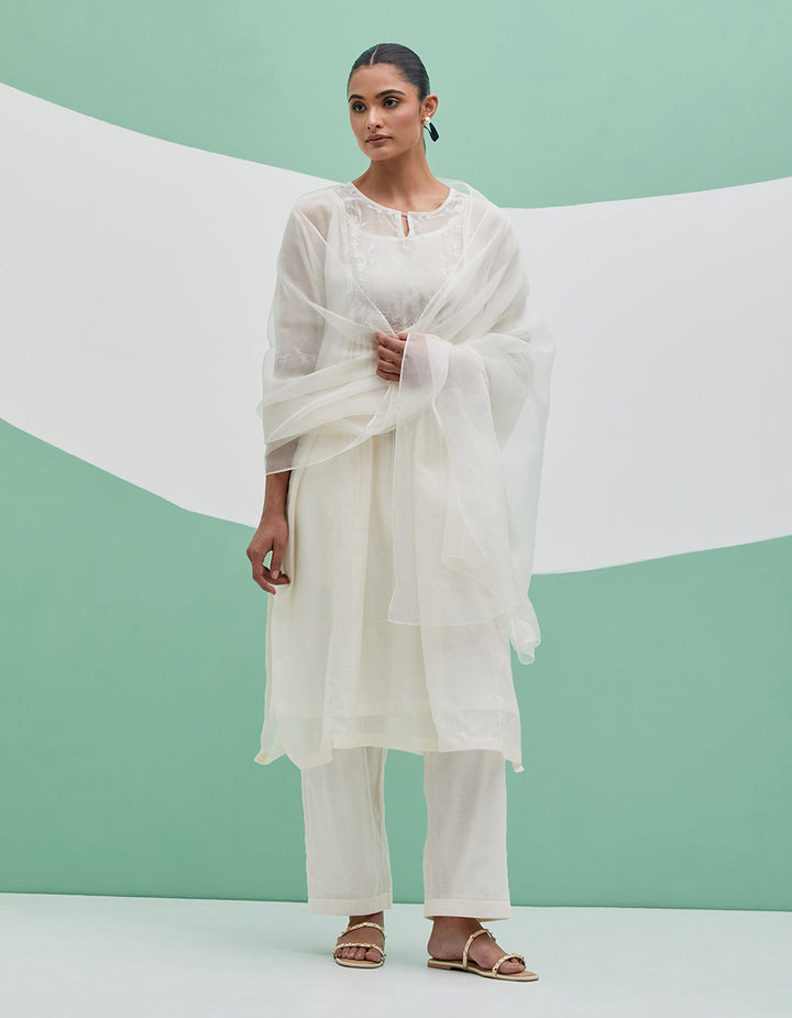 White chanderi kurta with pants and organza dupatta - Set of 3