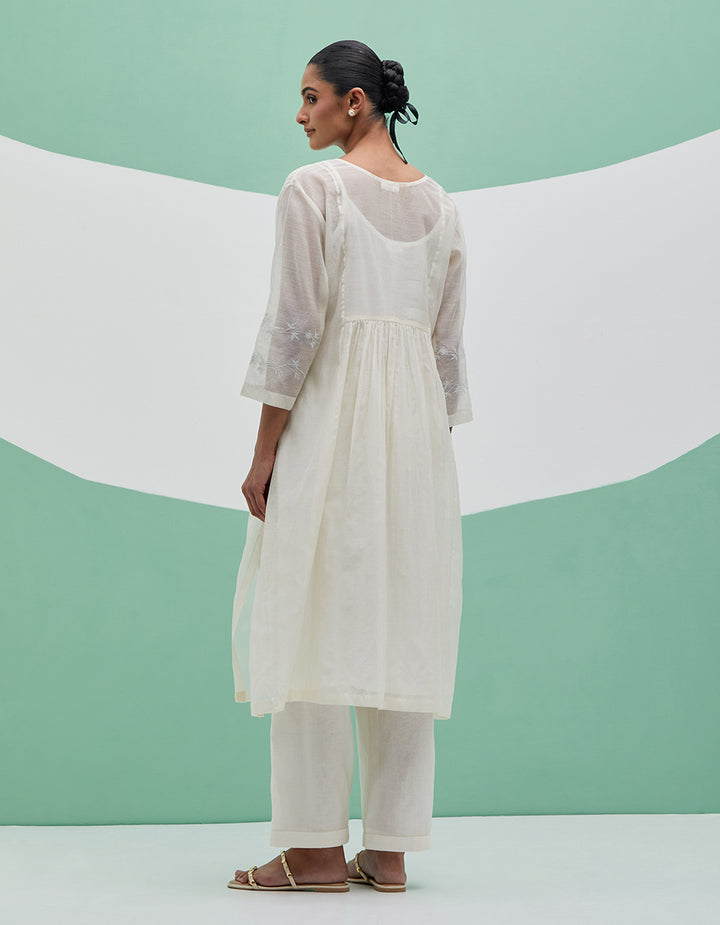White chanderi kurta with pants and organza dupatta - Set of 3