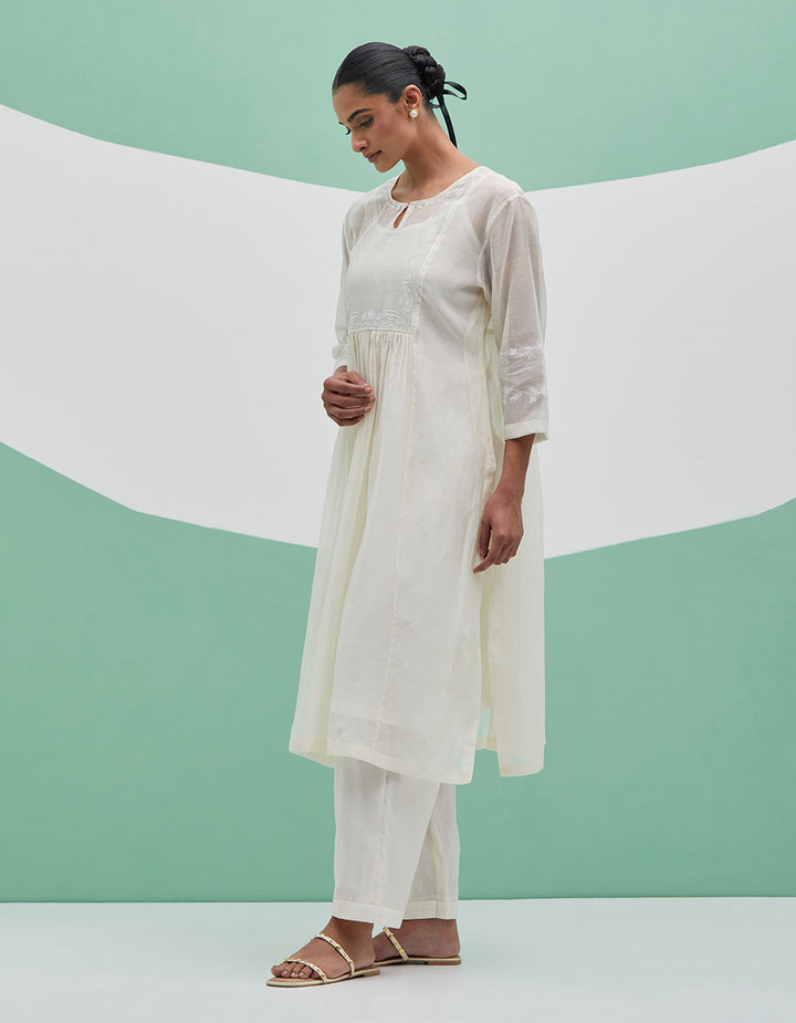 White chanderi kurta with pants and organza dupatta - Set of 3