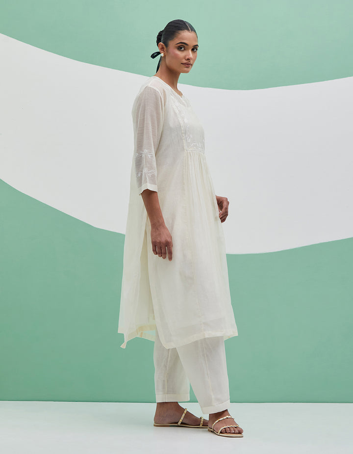 White chanderi kurta with pants and organza dupatta - Set of 3