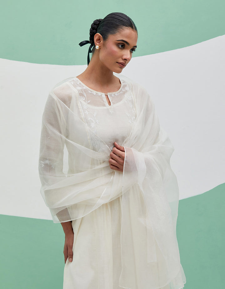 White chanderi kurta with pants and organza dupatta - Set of 3