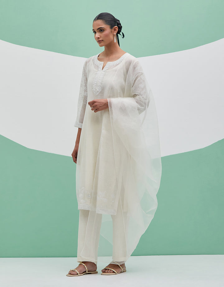 White chanderi kurta with pants and organza dupatta - Set of 3