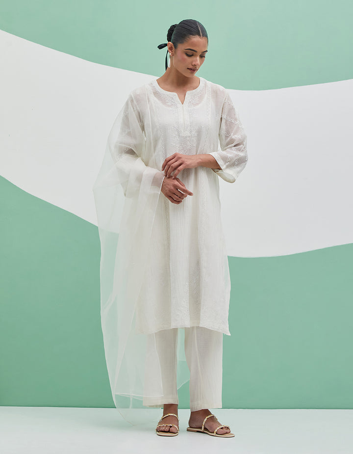 White chanderi kurta with pants and organza dupatta - Set of 3