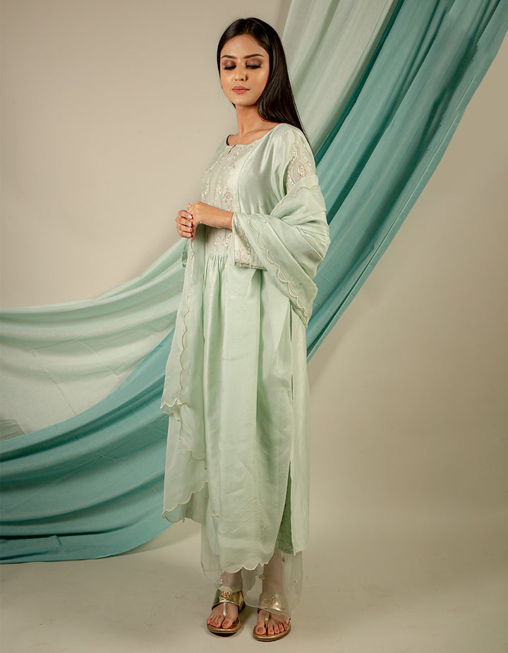 Pastel green hand embroidery chanderi silk kurta with silk pants and organza dupatta- Set of 3