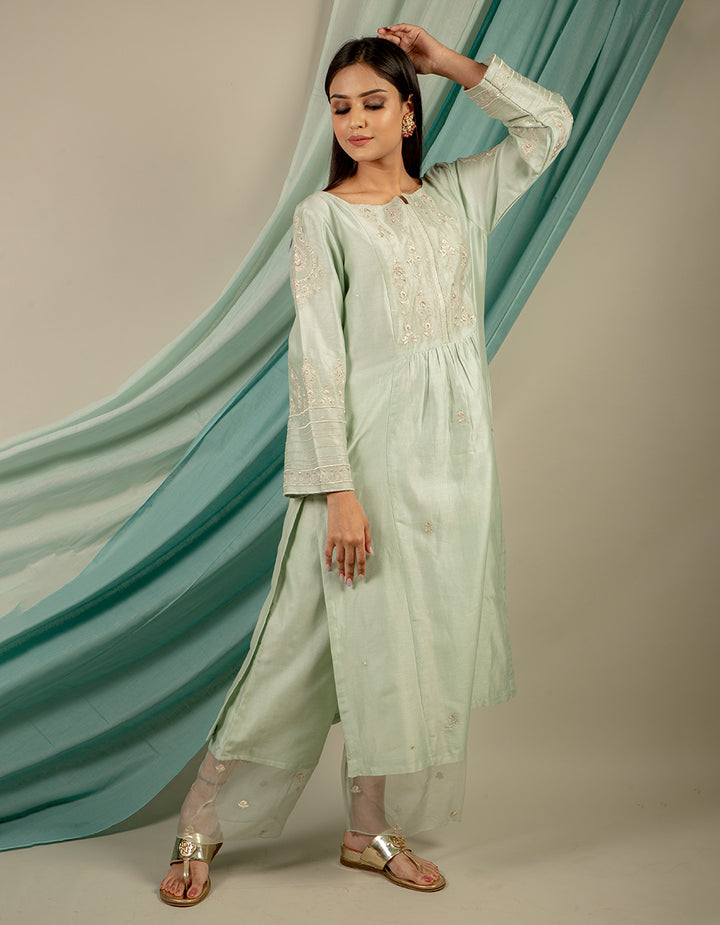 Pastel green hand embroidery chanderi silk kurta with silk pants and organza dupatta- Set of 3