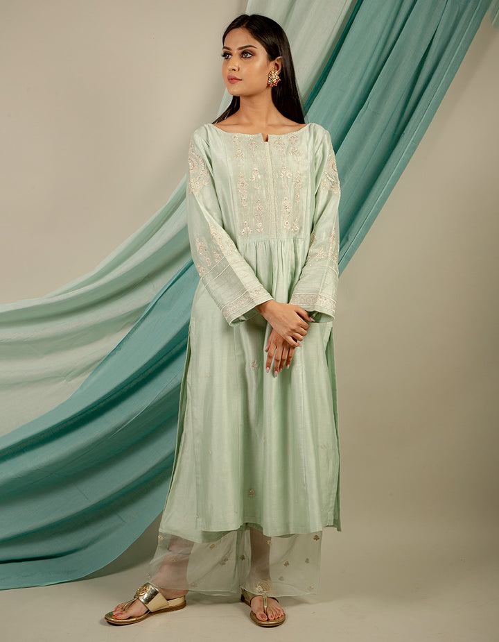 Pastel green hand embroidery chanderi silk kurta with silk pants and organza dupatta- Set of 3