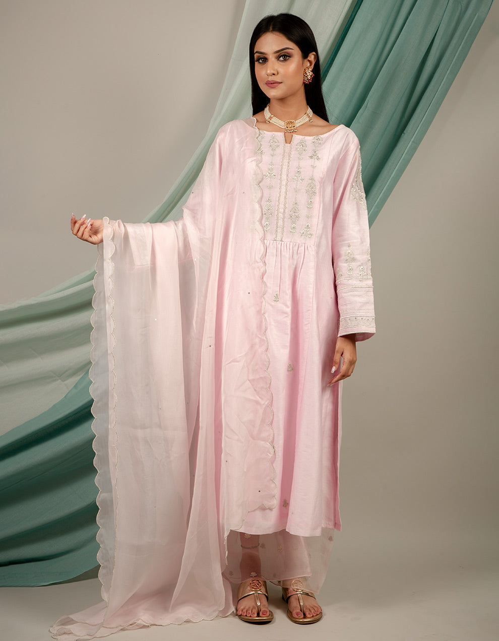 Light pink embroidery scalloped and cheeta work organza dupatta