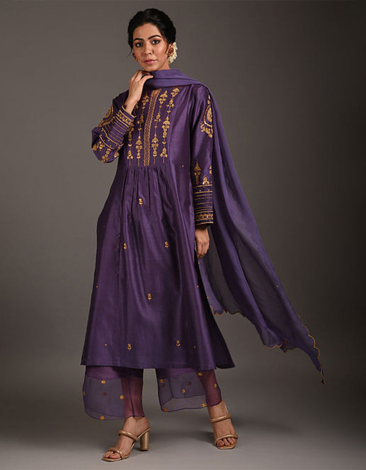 Purple  embroidery scalloped and cheeta work organza dupatta