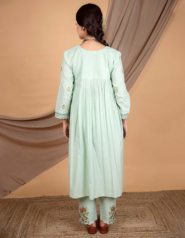 Green hand embroidered kurta with pants - Set of 2