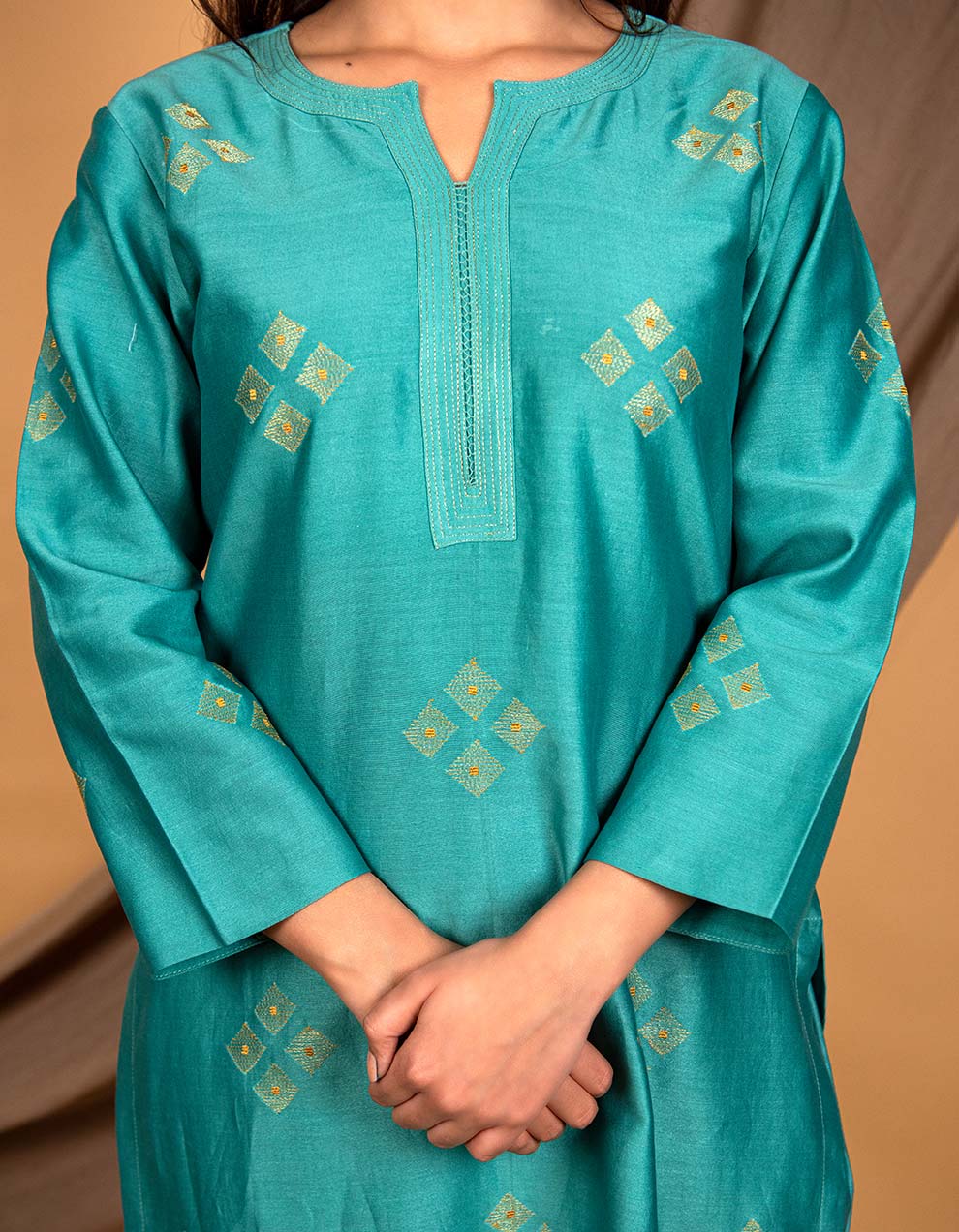 Teal blue embroidered chanderi silk kurta with pants and dupatta- Set of 3