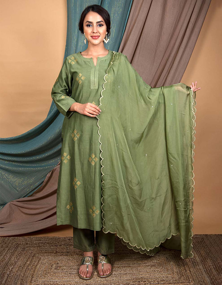 Green embroidered chanderi silk kurta with pants and dupatta- Set of 3