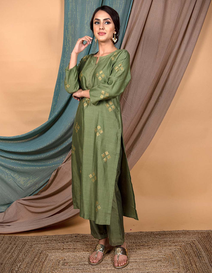 Green embroidered chanderi silk kurta with pants - Set of 2