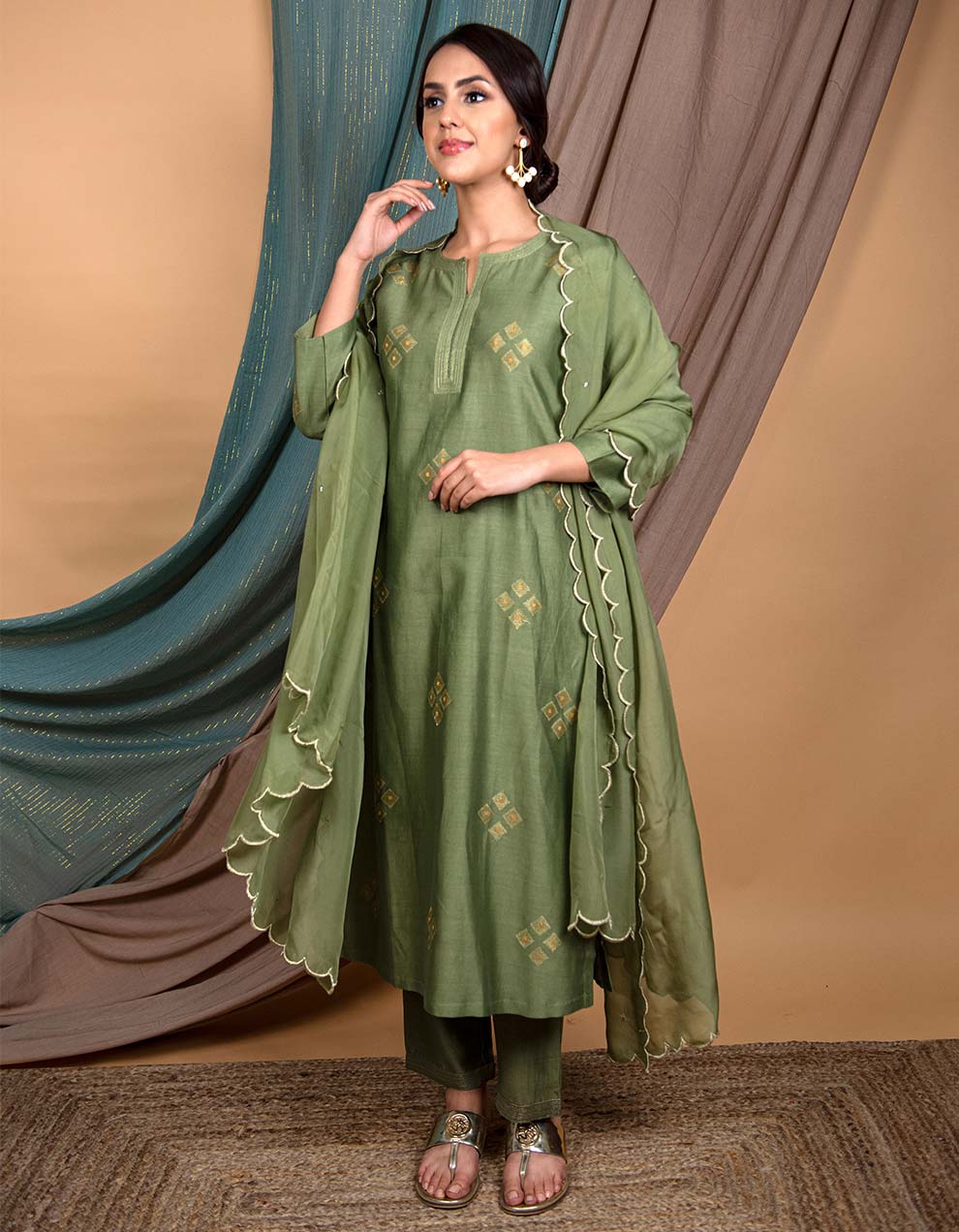 Green embroidered chanderi silk kurta with pants and dupatta- Set of 3