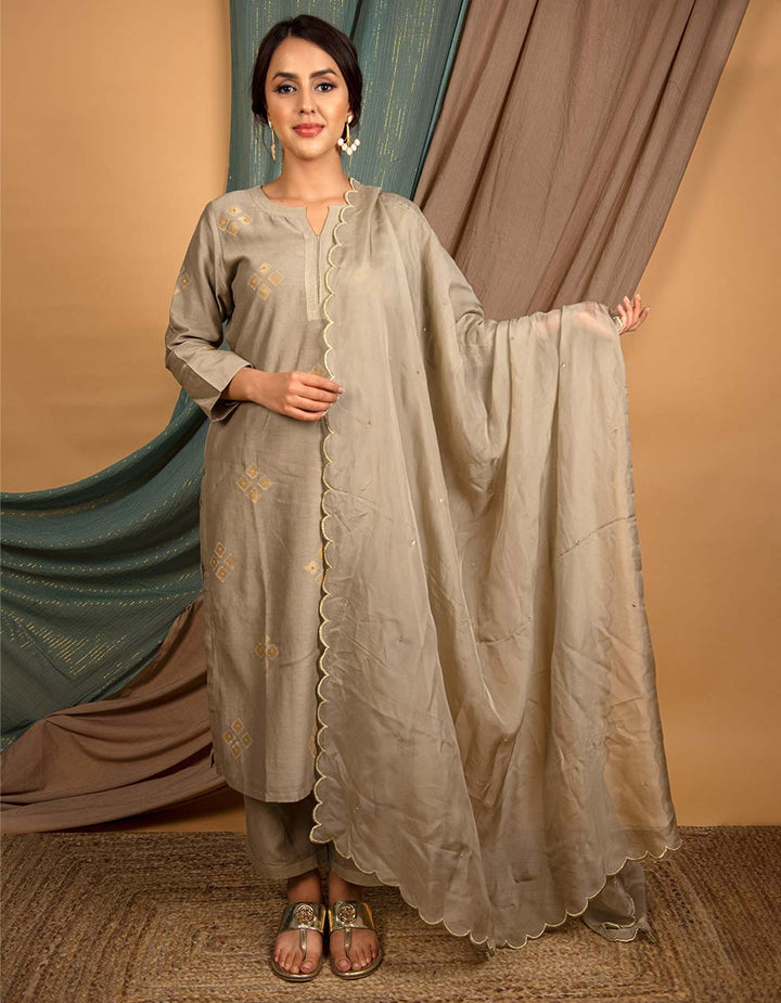 Grey embroidered chanderi silk kurta with pants and dupatta- Set of 3