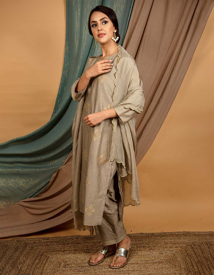 Grey embroidered chanderi silk kurta with pants and dupatta- Set of 3