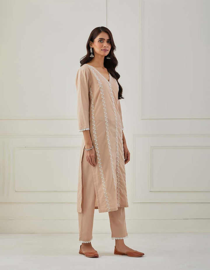 Beige embroidery kurta with pants - Set of 2