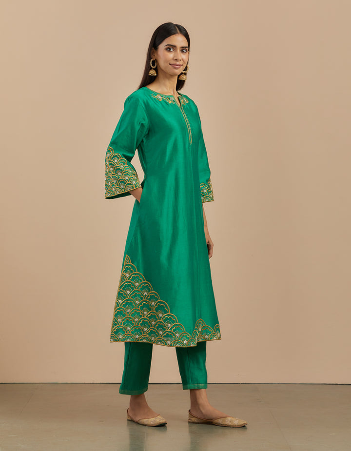 Green embroidered chanderi silk kurta with pants - Set of 2