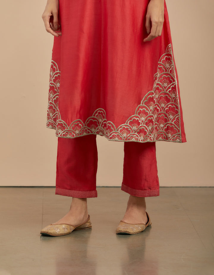 Red embroidered chanderi silk kurta with silk pants and organza dupatta - Set of 3