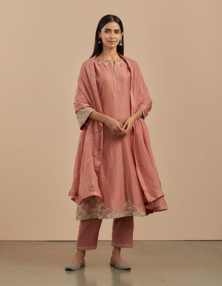 Dust pink embroidered chanderi silk kurta with silk pants and organza dupatta - Set of 3