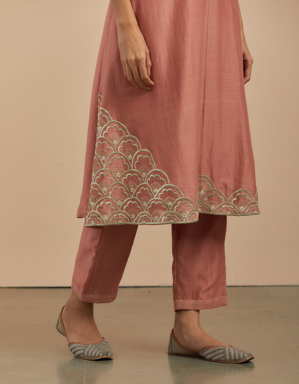 Dust pink chanderi silk kurta with silk pants - Set of 2