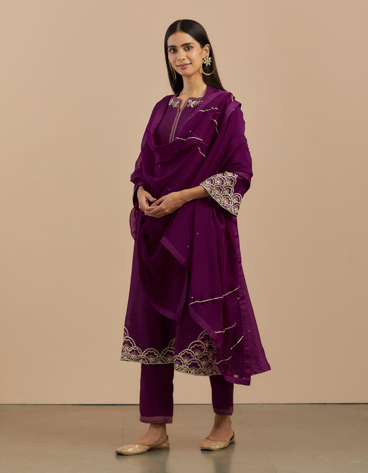 Purple embroidered chanderi silk kurta with silk pants and organza dupatta - Set of 3