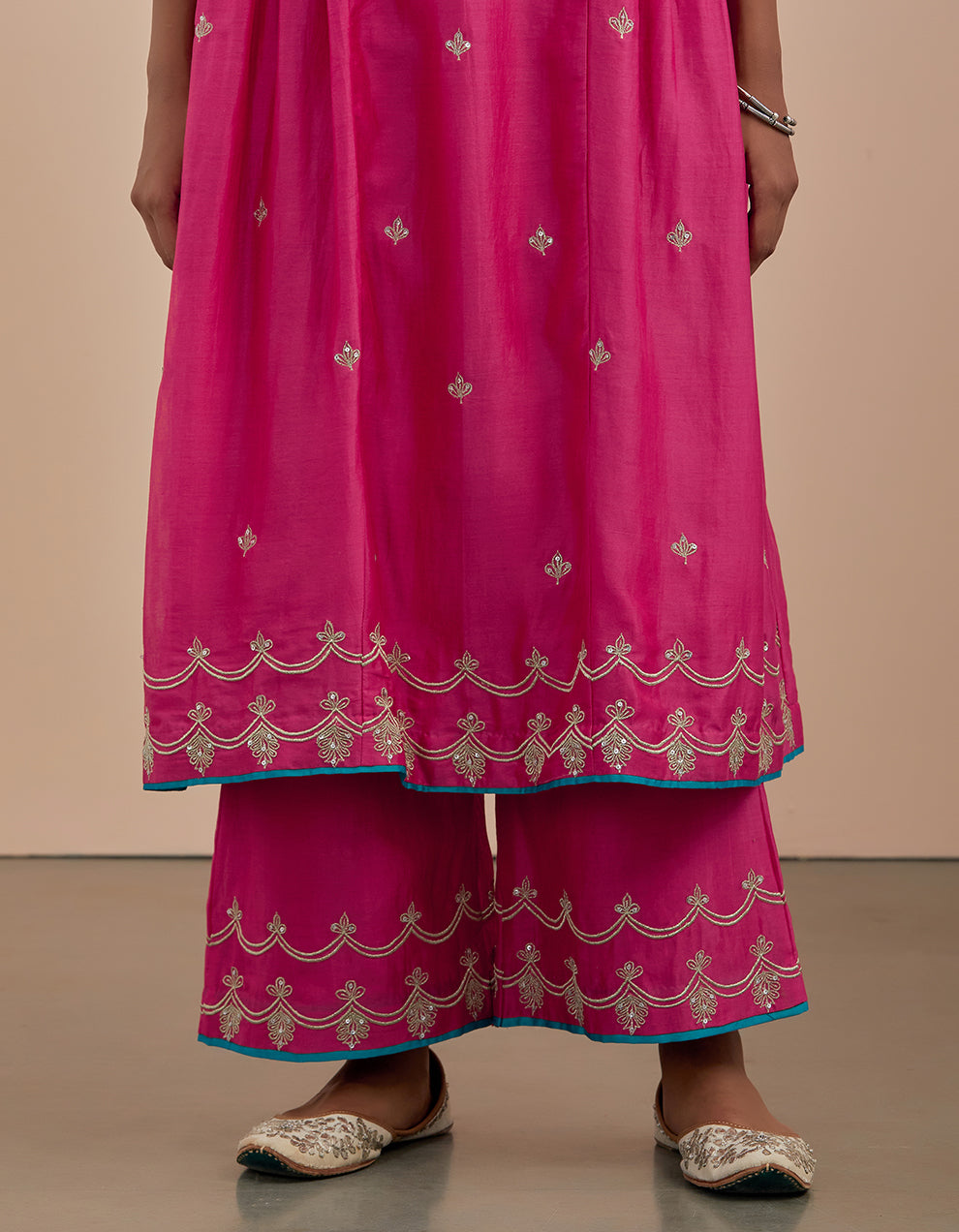 Pink embroidered chanderi silk kurta with pants and dupatta - Set of 3