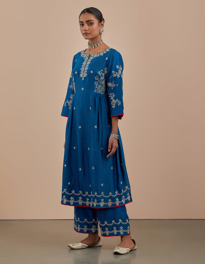 Blue embroidered chanderi silk kurta with pants and dupatta - Set of 3