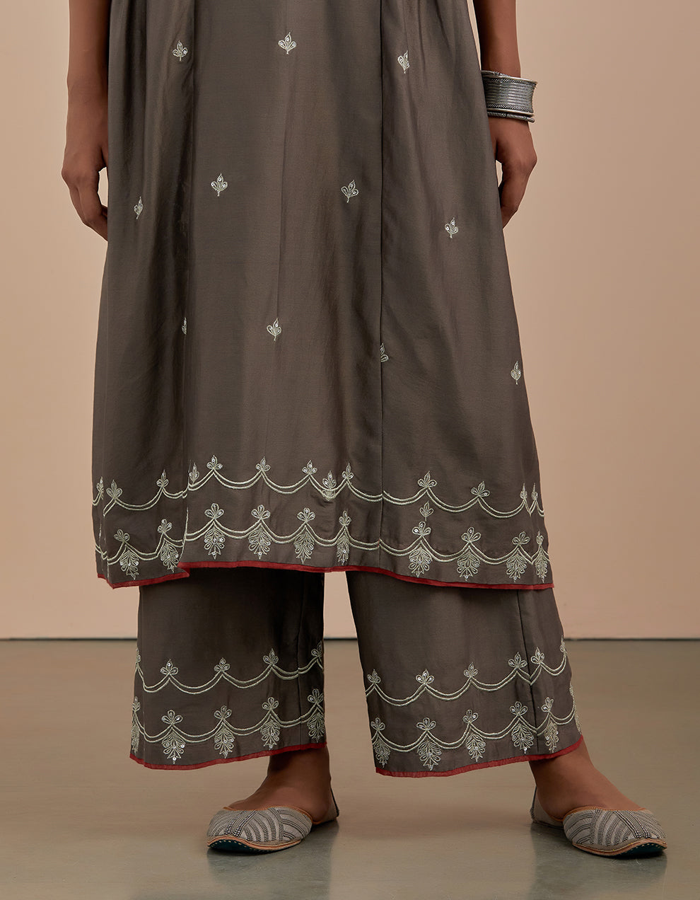 Grey embroidered chanderi silk kurta with pants and dupatta - Set of 3