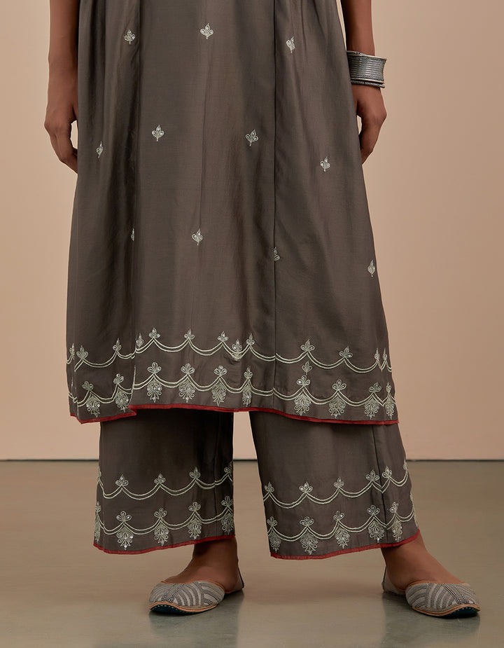 Grey embroidered chanderi silk kurta with pants - Set of 2