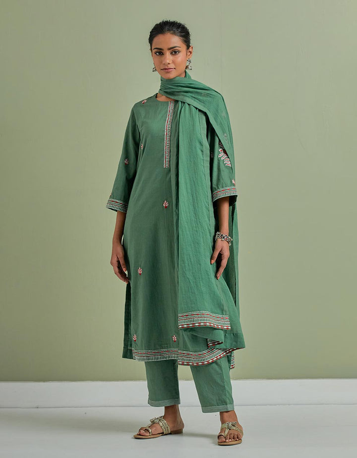 Green embroidered cotton kurta with pants and cotton dupatta- Set of 3