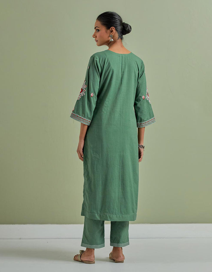 Green embroidered cotton kurta with pants and cotton dupatta- Set of 3