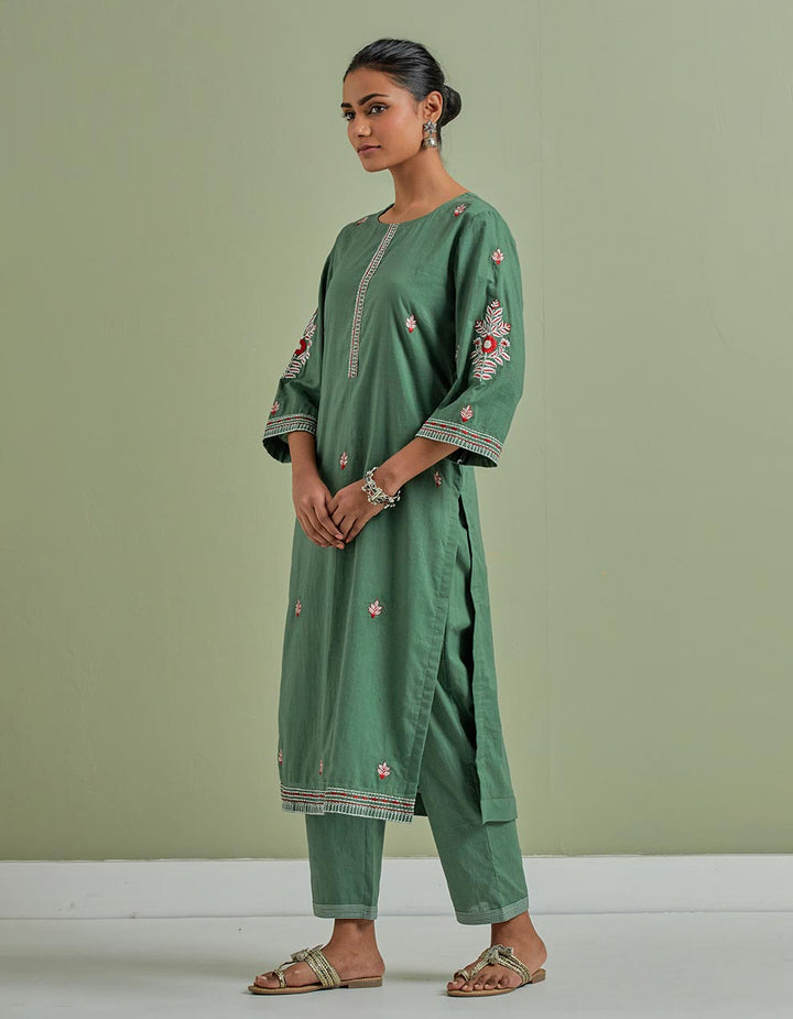 Green embroidered cotton kurta with pants and cotton dupatta- Set of 3