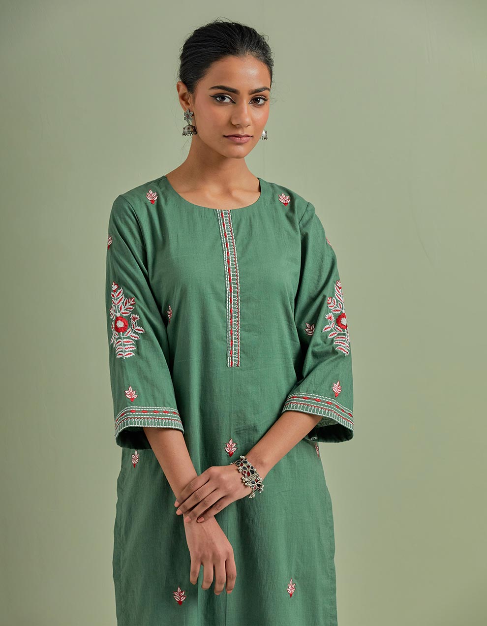 Green embroidered cotton kurta with pants - Set of 2